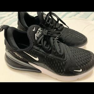 Nike Air Max 270 women 6.5 black / white